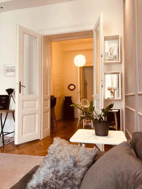 ROOM 44