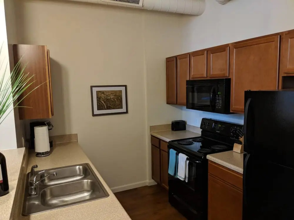 Downtown Indy 2 BR Apt Near Mass Ave by Frontdesk