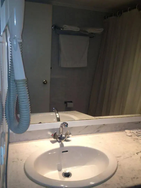 Aquarium Hotel & Resort