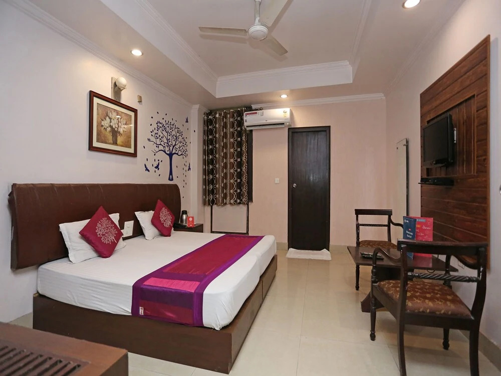 Hotel Rivieraa by OYO Rooms
