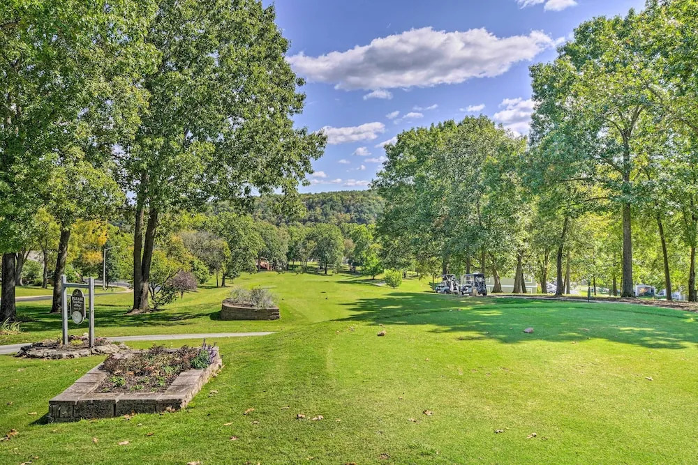 Cozy Pointe Royale Condo ~ 4 Mi to Table Rock Lake