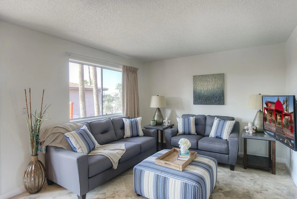 236 Fully Furnished 1BR Suite-Outdoor Pool! by RedAwning