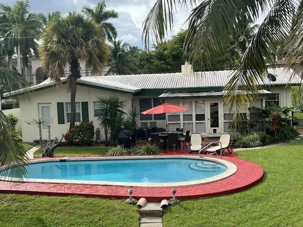 Wtrfrnt Pool Home Located In Million Dollar Nhbrhd 2 Bedroom Home by Redawning