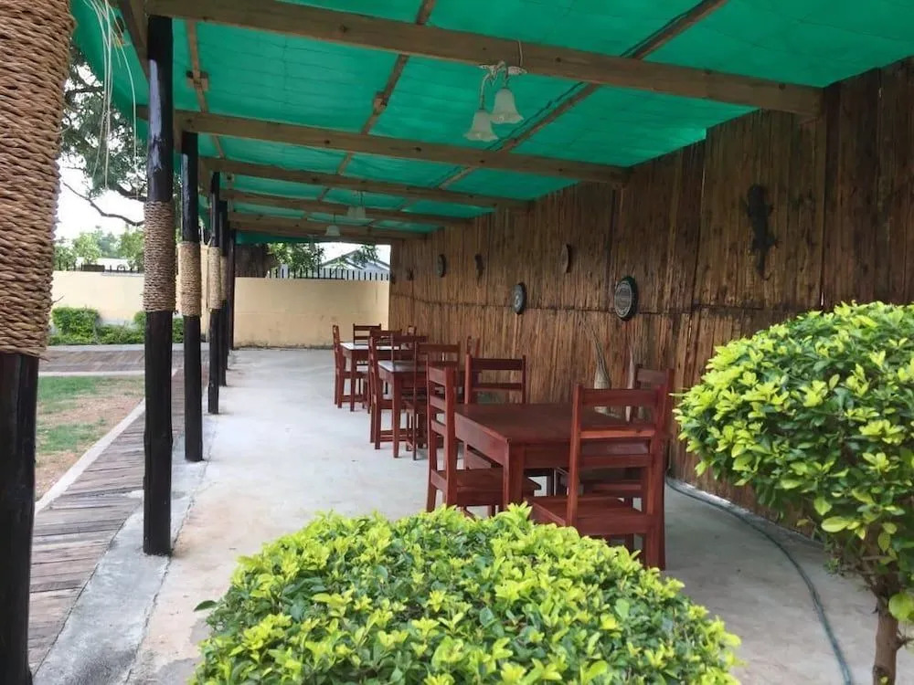 Hooters Lodge