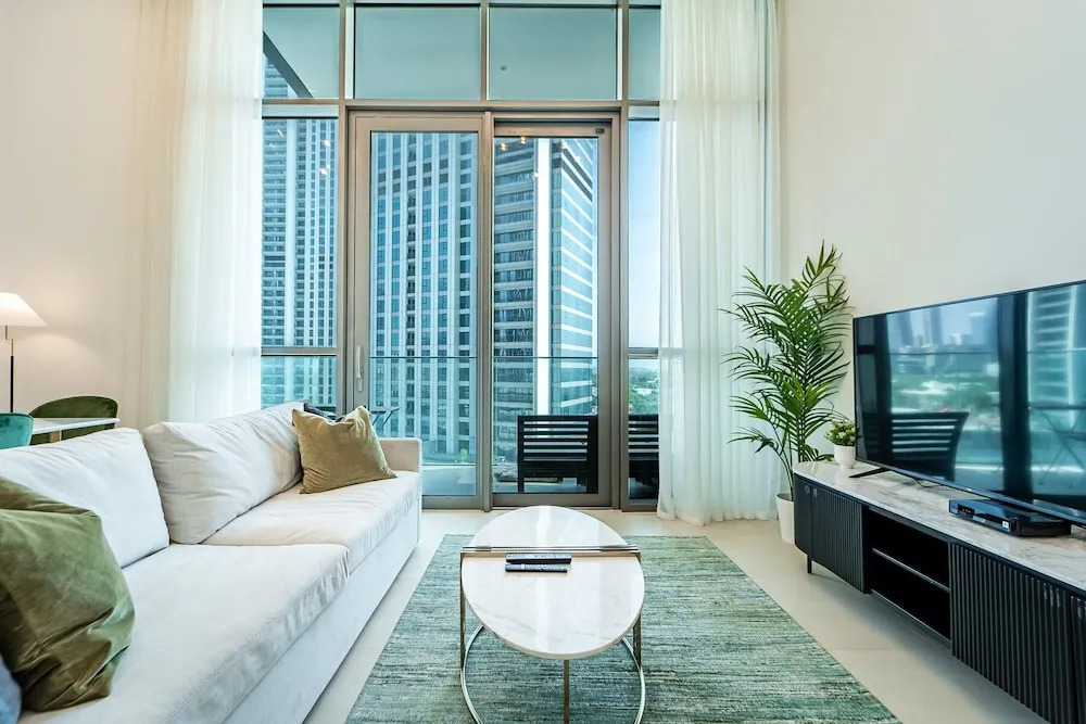 Luxury StayCation - Fancy Apartment Connected To Burj Khalifa