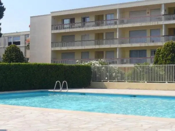 MAZET DE LA MER 54M2 LAVANDOU 100M PLAGE avec PISCINE