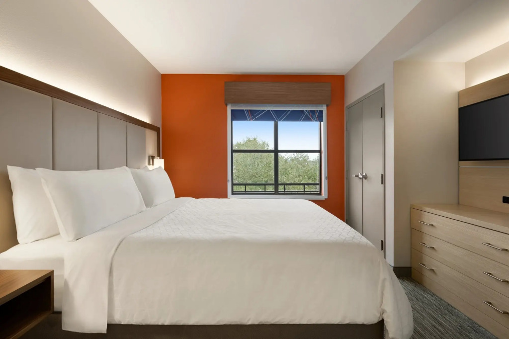 Holiday Inn Express & Suites Mt. Pleasant by IHG