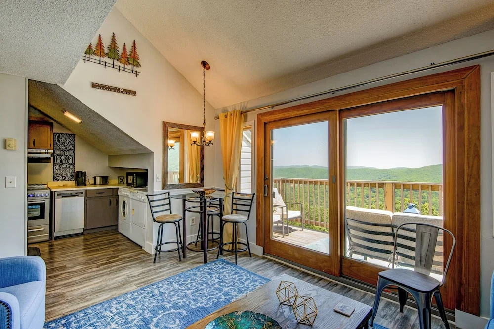 Top Of Seven 2BR - Amazing Grandfather Mtn Views From This Updated Condo
