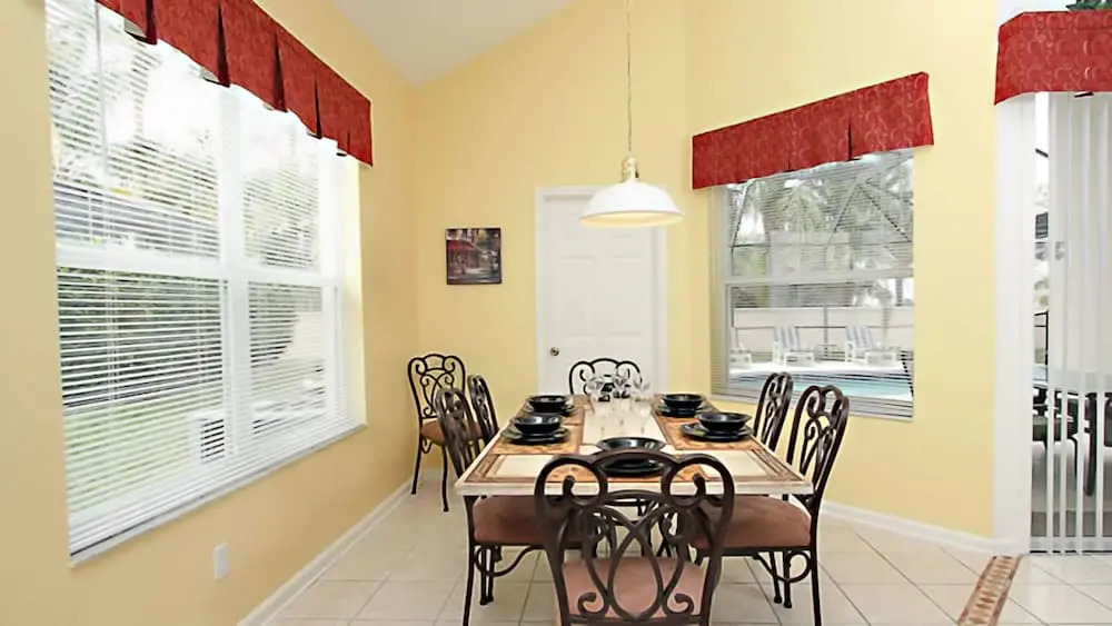 6 bedroom home in Windsor Palms