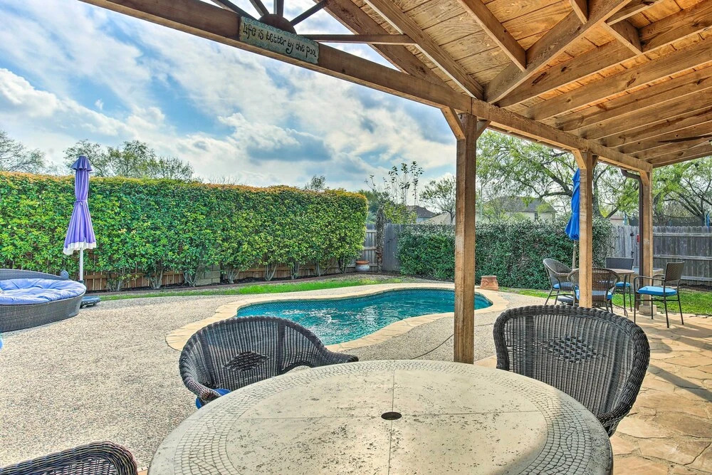 San Antonio Getaway ~ 18 Mi to Dtwn + Pool!