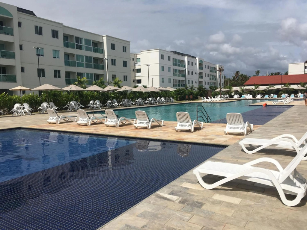 Muro Alto Condomínio Clube - Flats completos para a família por Yolo