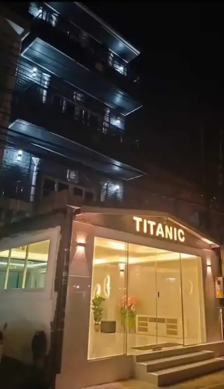 Titanic Residence-7 minute walk to the Beach