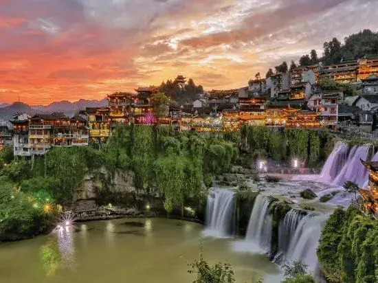 Menghui Furong Design Guesthouse (Furong Town Waterfall)