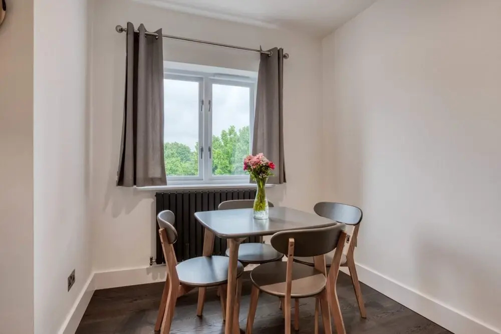 Lovely 2bed 2bath W/balcony in London Bridge, London