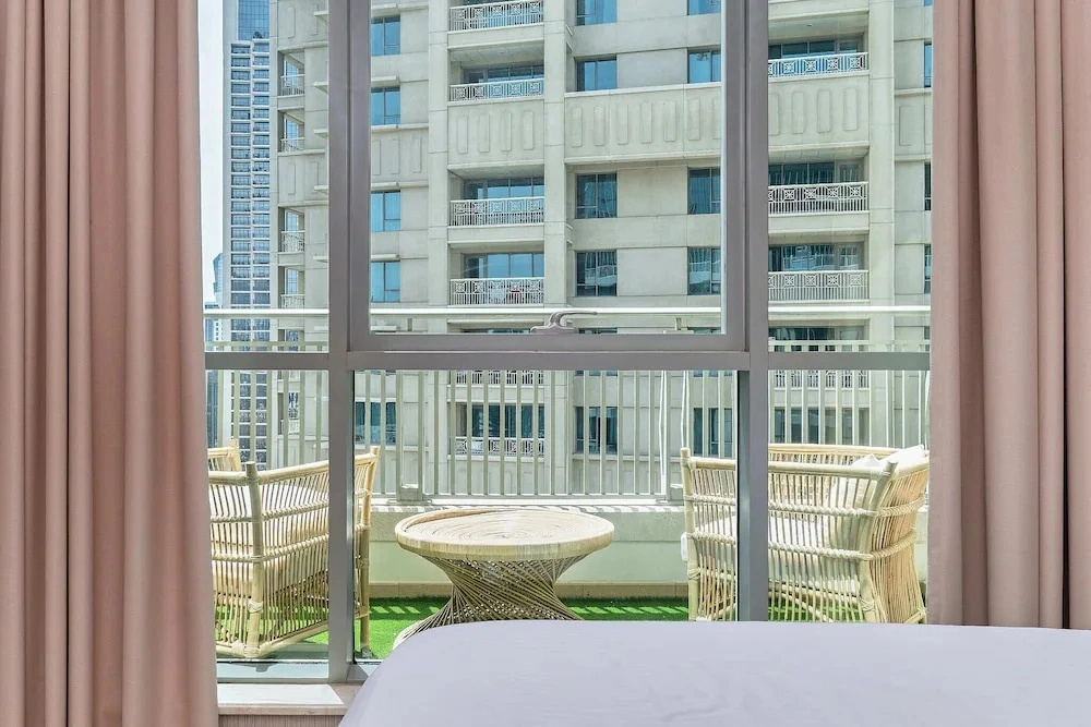 Panoramic Terrace & Burj Khalifa View
