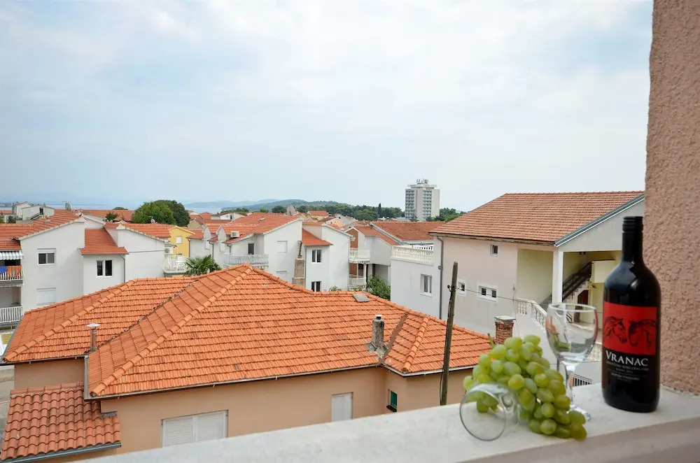 Apartments and Rooms Mladen