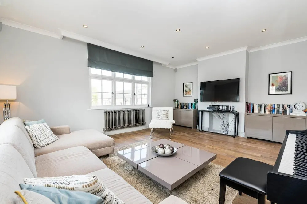 Spectacularly Stylish 2 Bed Flat Heart of Fulham