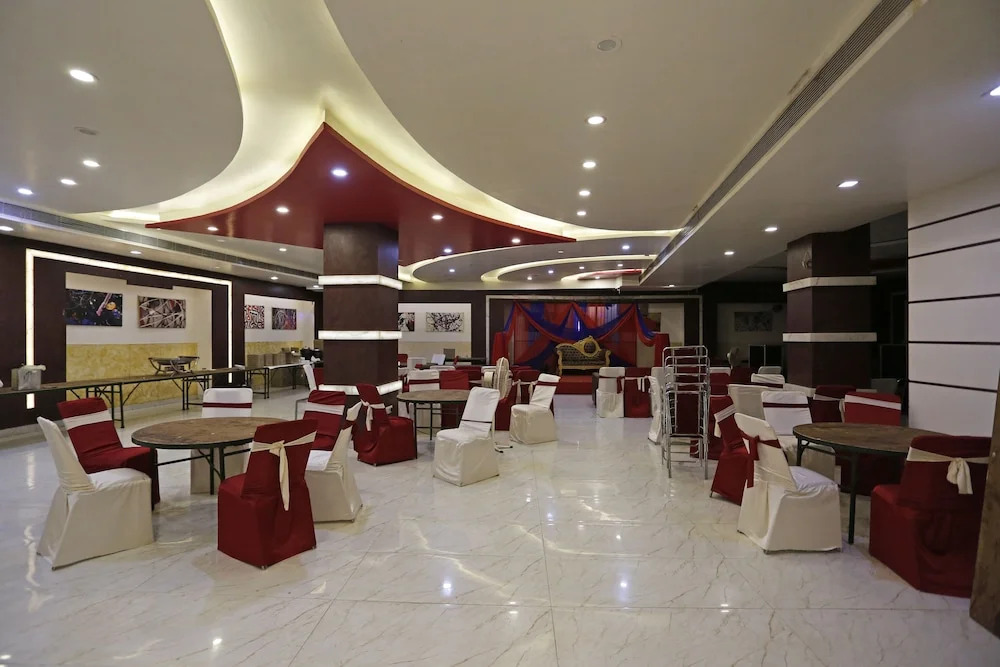 OYO 8902 Hotel Ronald Inn