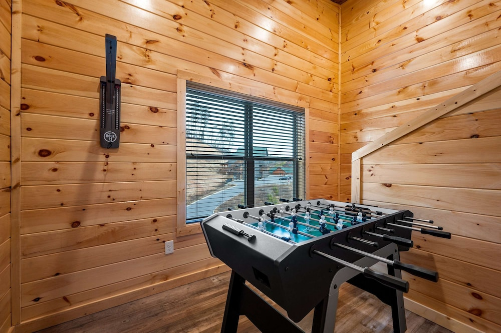 Charming New 5BR 4BA Cabin Near Dollywood