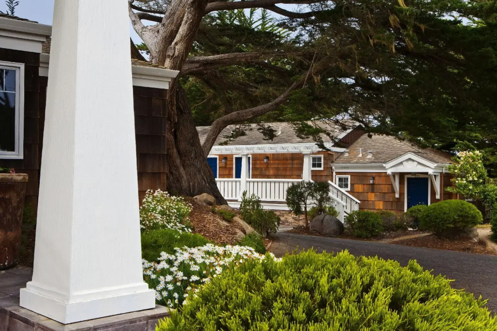 Lighthouse Lodge & Cottages