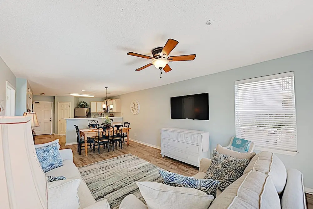 New Listing! Gulf-view Beach W/ Pools 2 Bedroom Condo