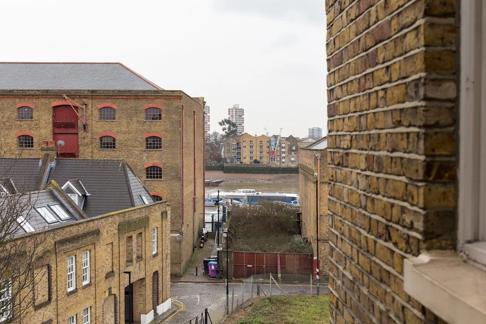 2 Bedroom Apartment In Wapping