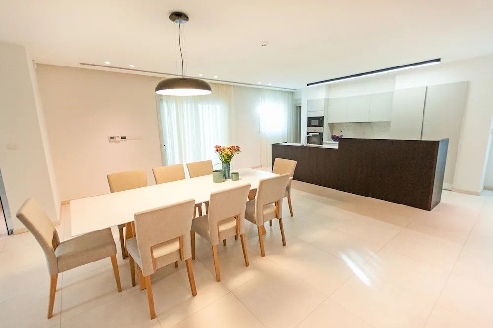 Emerald Elite Luxury Home