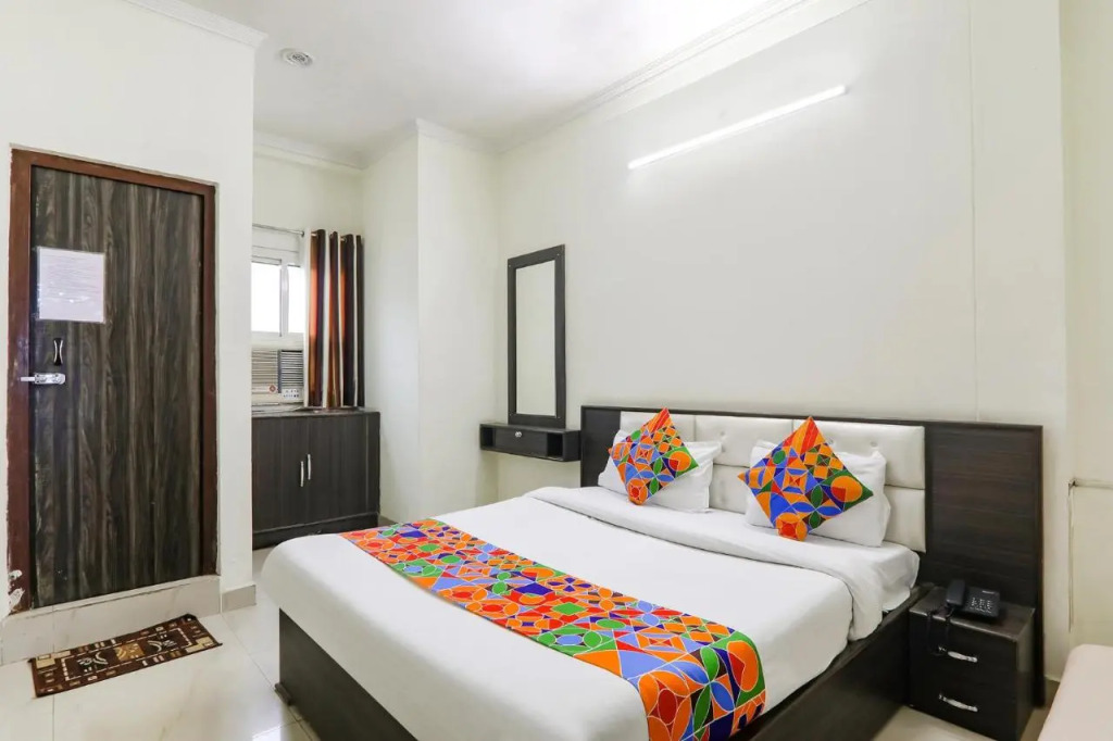 OYO 4998 Sara Residency