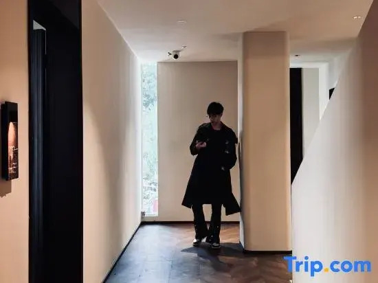 Shiwai Qilan Homestay (Kangding Love Song Square Liuliu City)