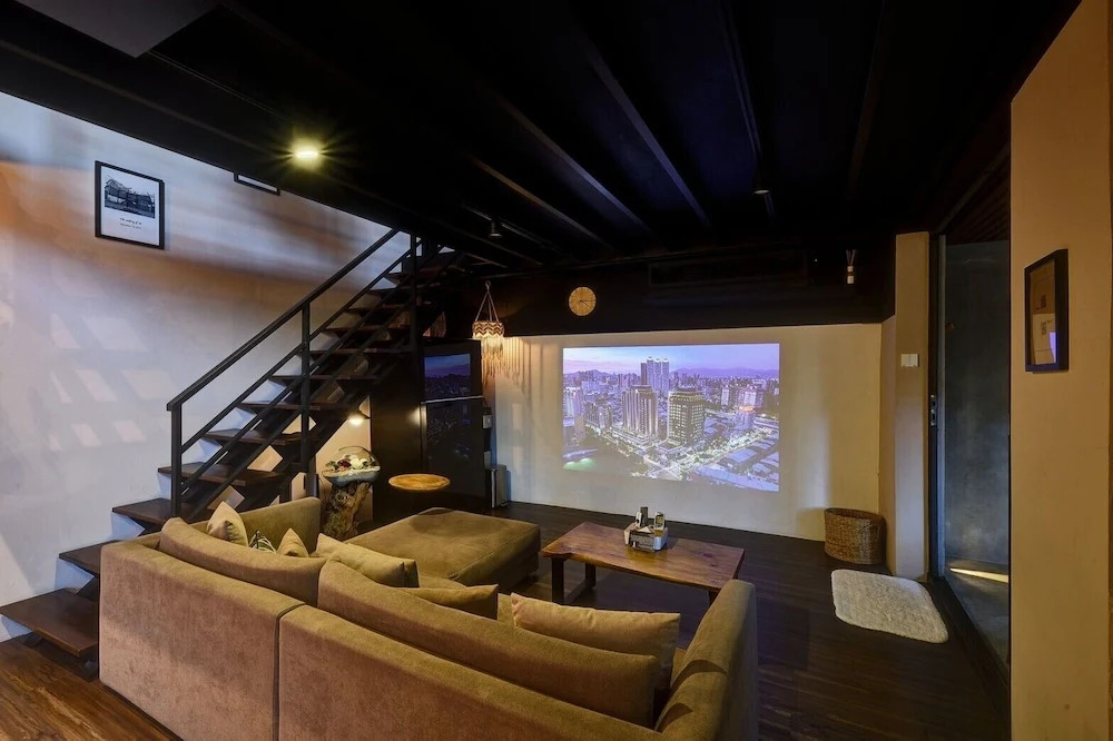 28 The Loft