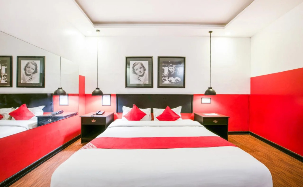 Red Rose Hotel