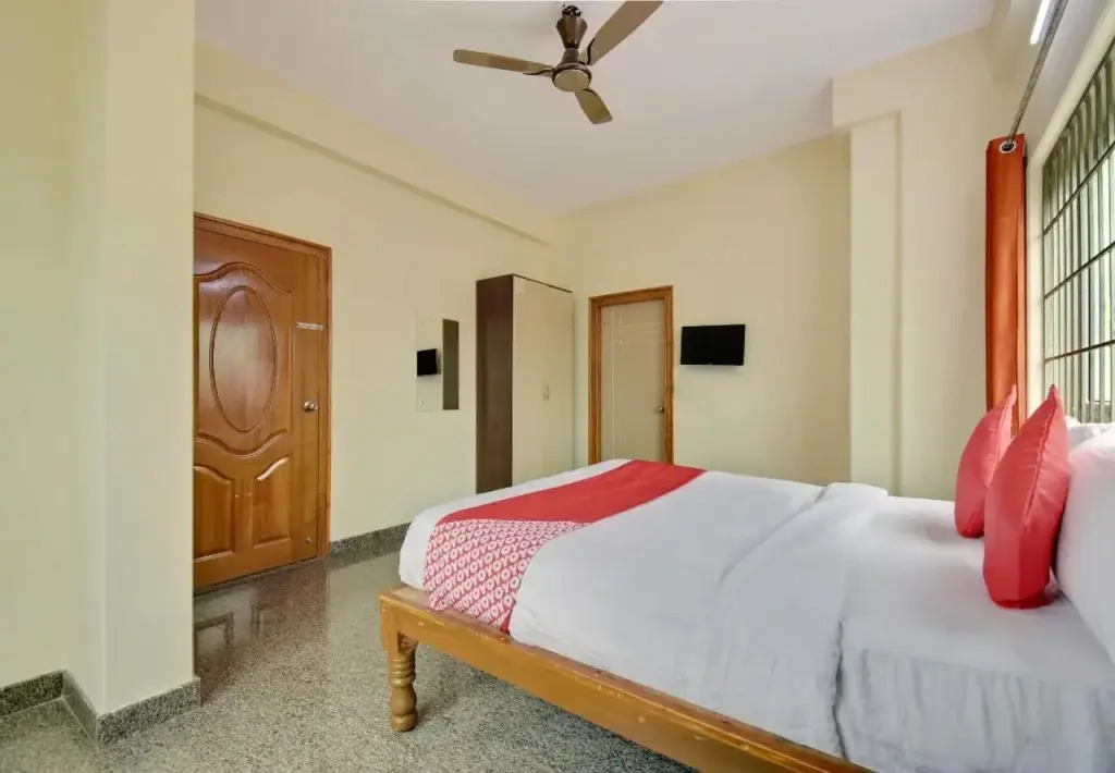 OYO 13043 Sree Sai Suites