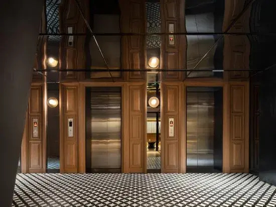 SFEEL Designer Hotel (Chengdu Jiuyan Bridge Niuwangmiao Subway Station)