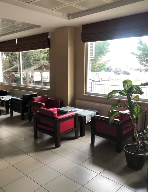 Arya Hotel