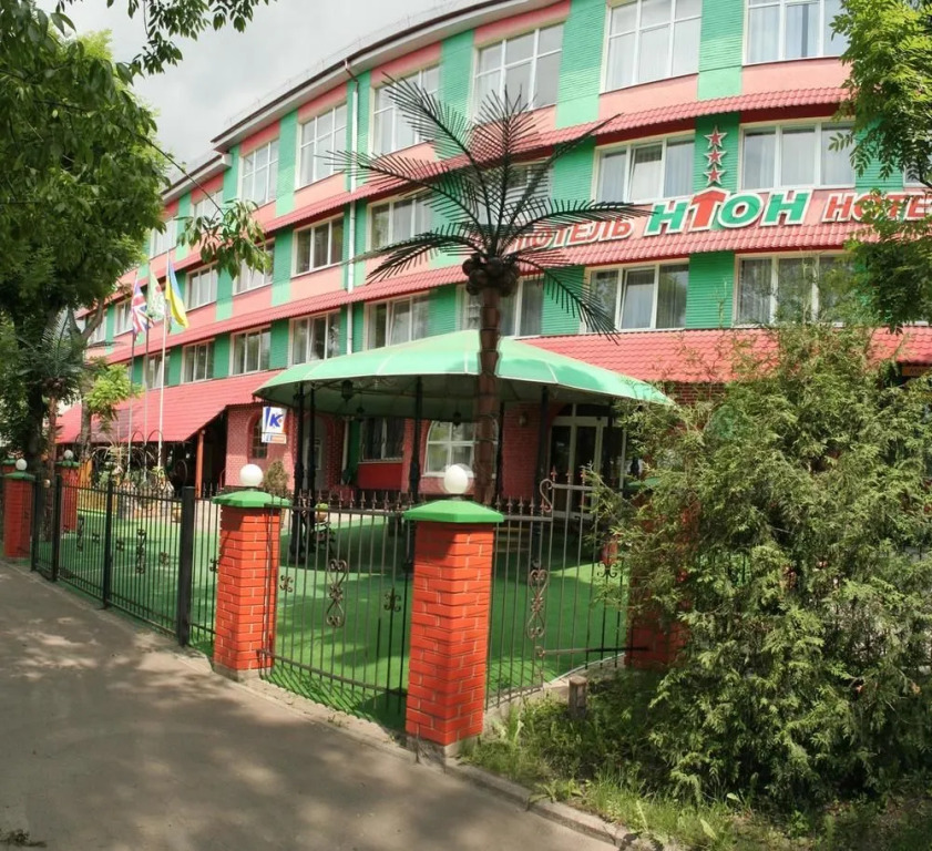 Нтон Отель