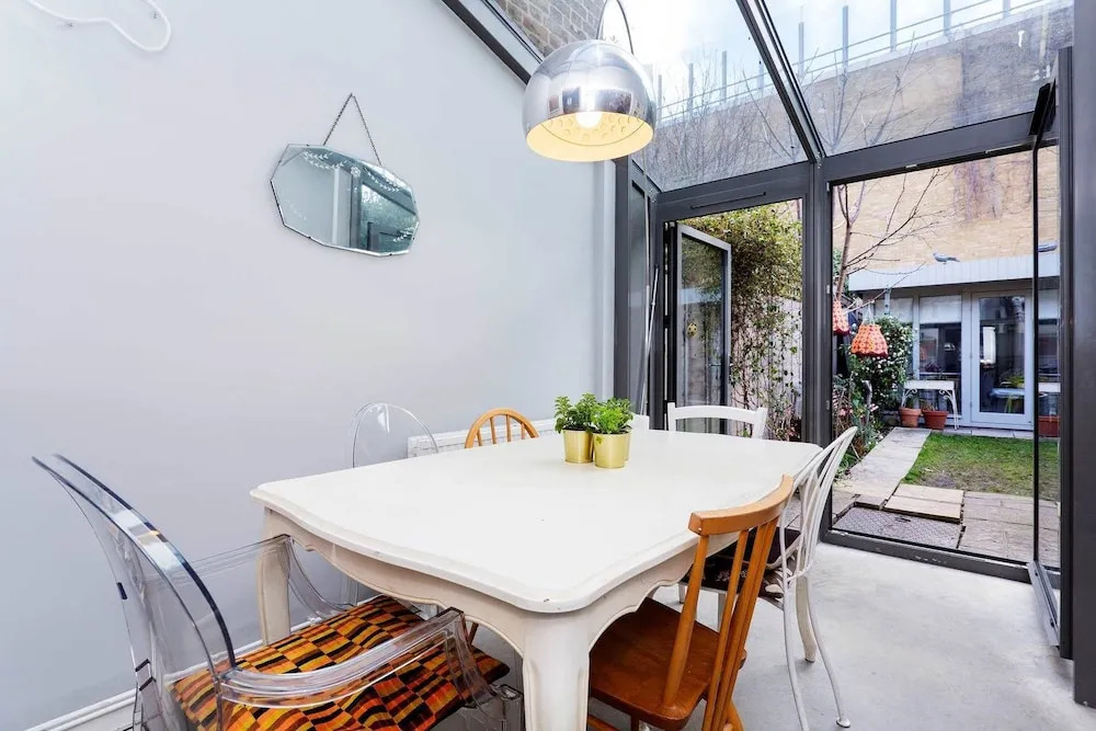 The Shepherd's Bush Hideaway