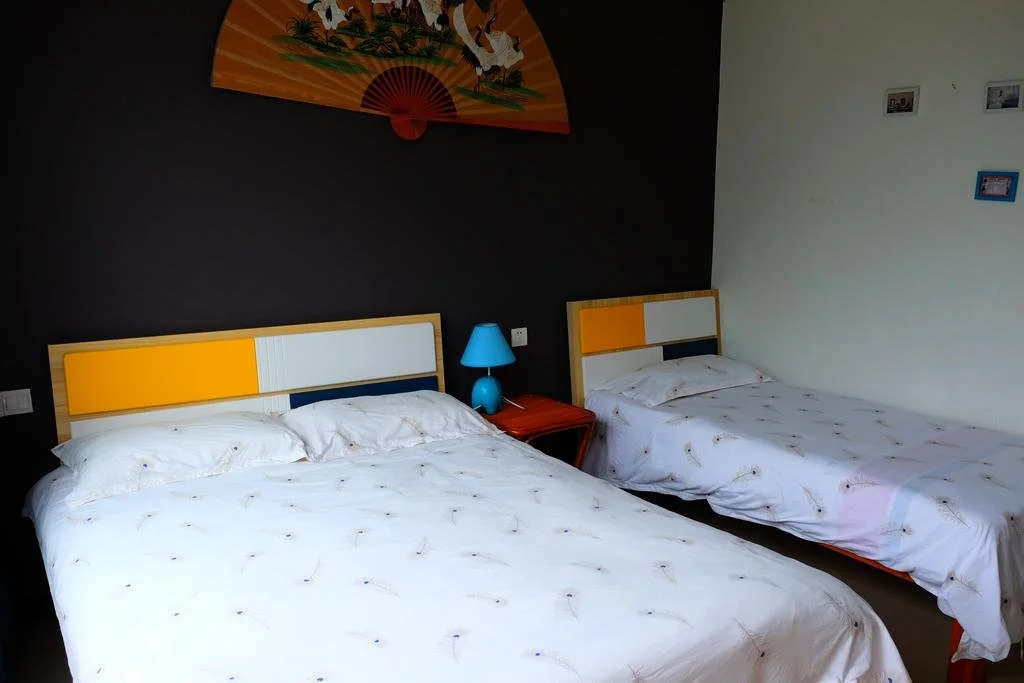 The stone bridge climbing hotel