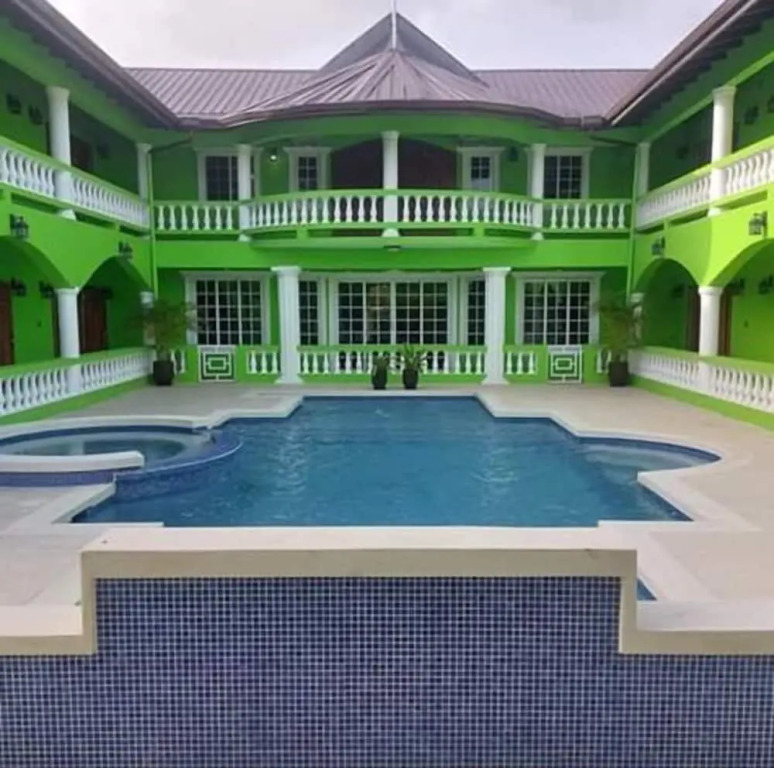 PeSheres Inn & Spa