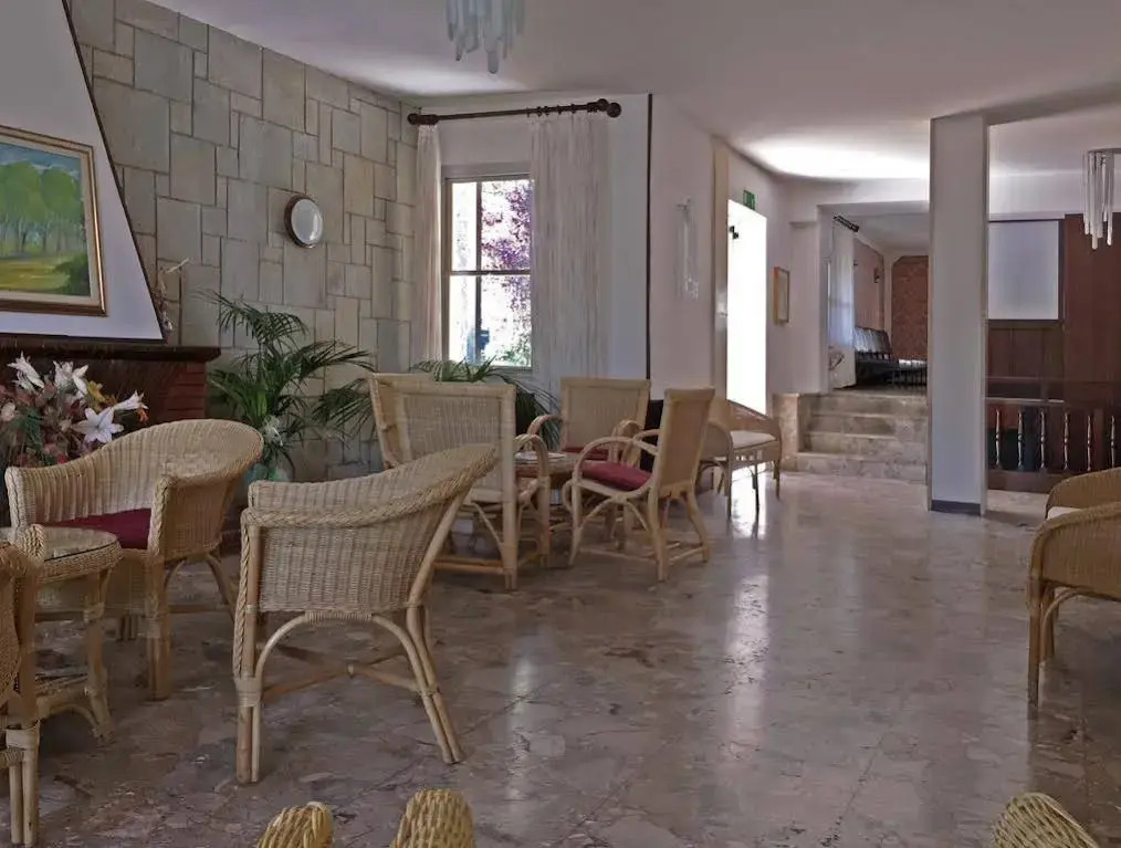 B&B Promenade Hotel Simple con Piscina