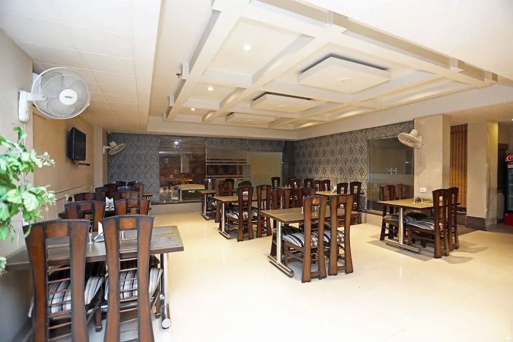 Capital O 445 Impress Hotel