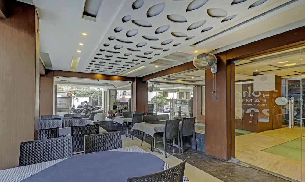 Loharkar Family Hotel L A Rooms