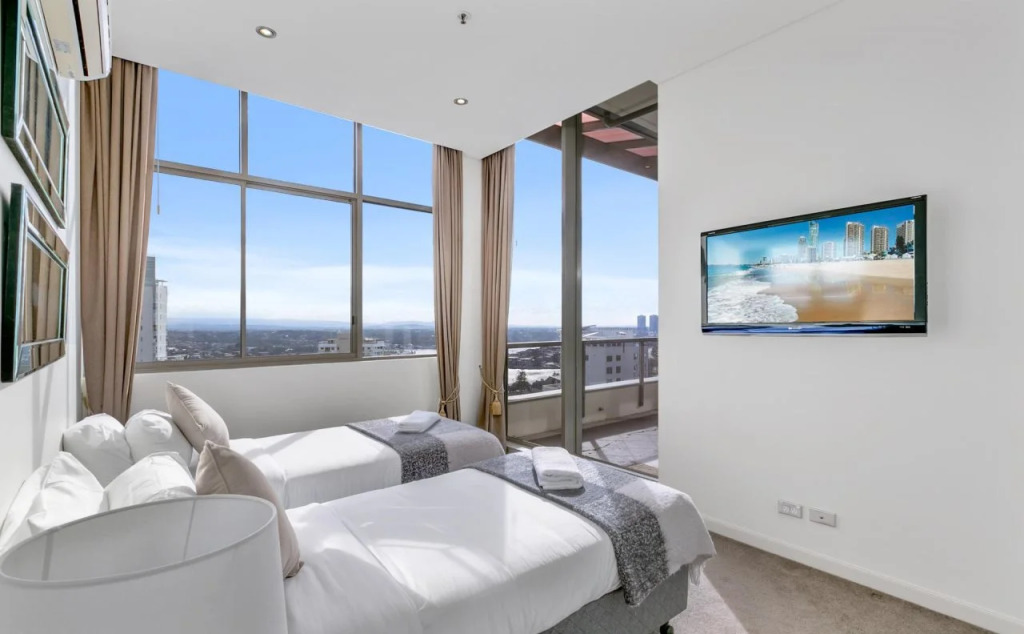 Solaire Apartments