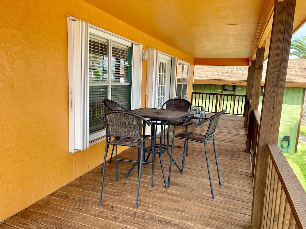 Beers And Sunshine 3 Bedroom Home by Redawning