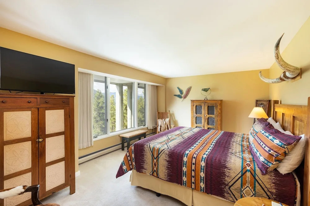 2534 Saints Johns 2 Bedroom Condo by RedAwning