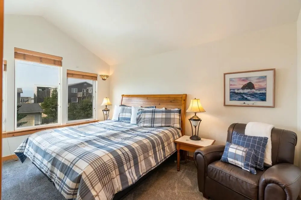 Pelicans Watch - Meredith Lodging