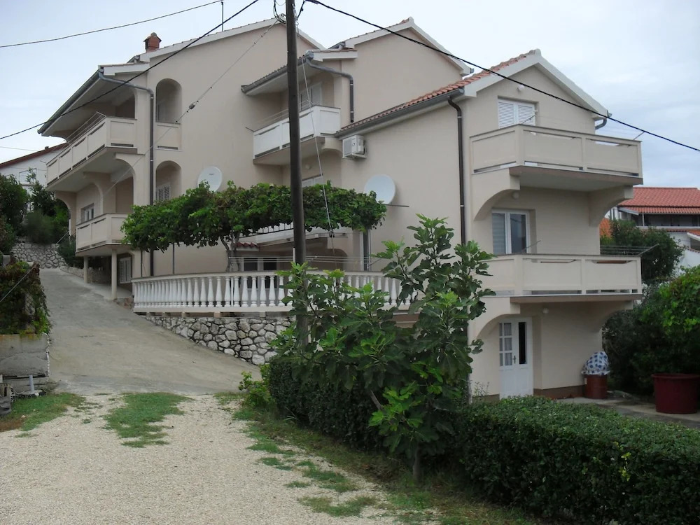 Apartments Desa