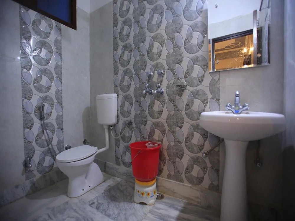 OYO 12842 Hotel Sumit Lodge