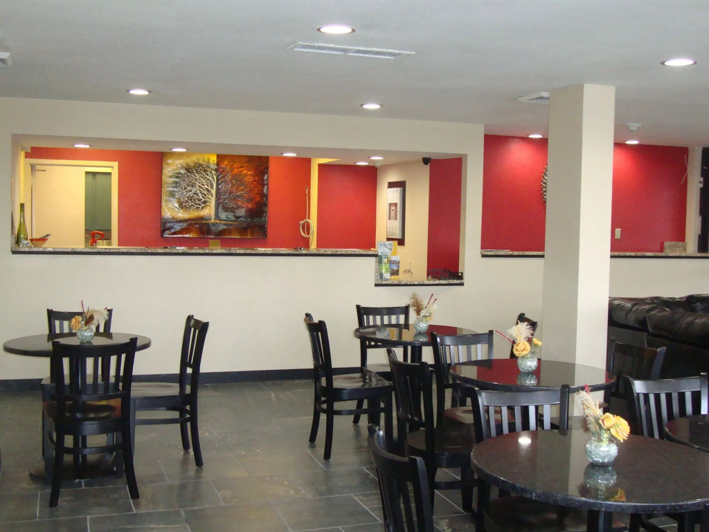 Econo Lodge Inn & Suites Jackson Northwest