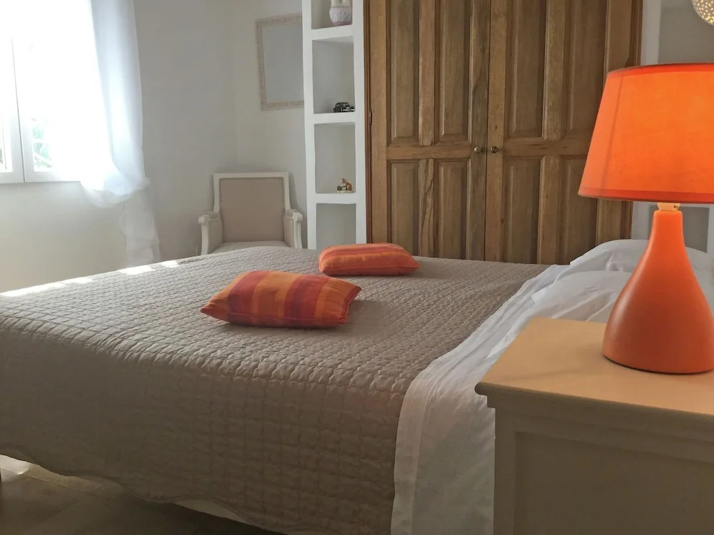 Inviting Villa in Saumane-de-vaucluse With Swimming Pool