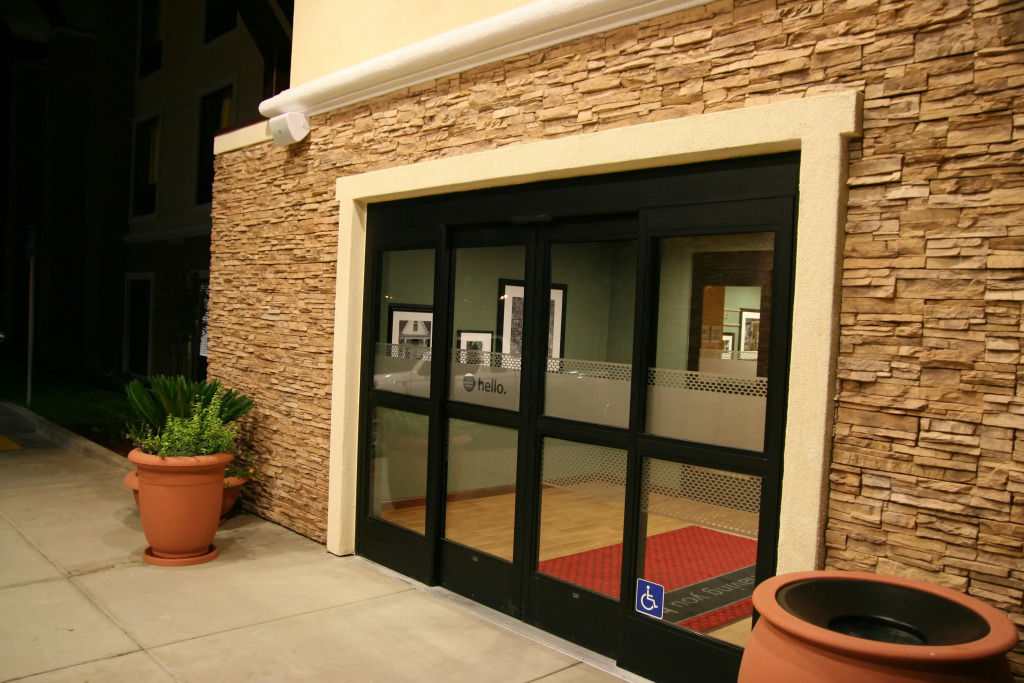 Hampton by Hilton